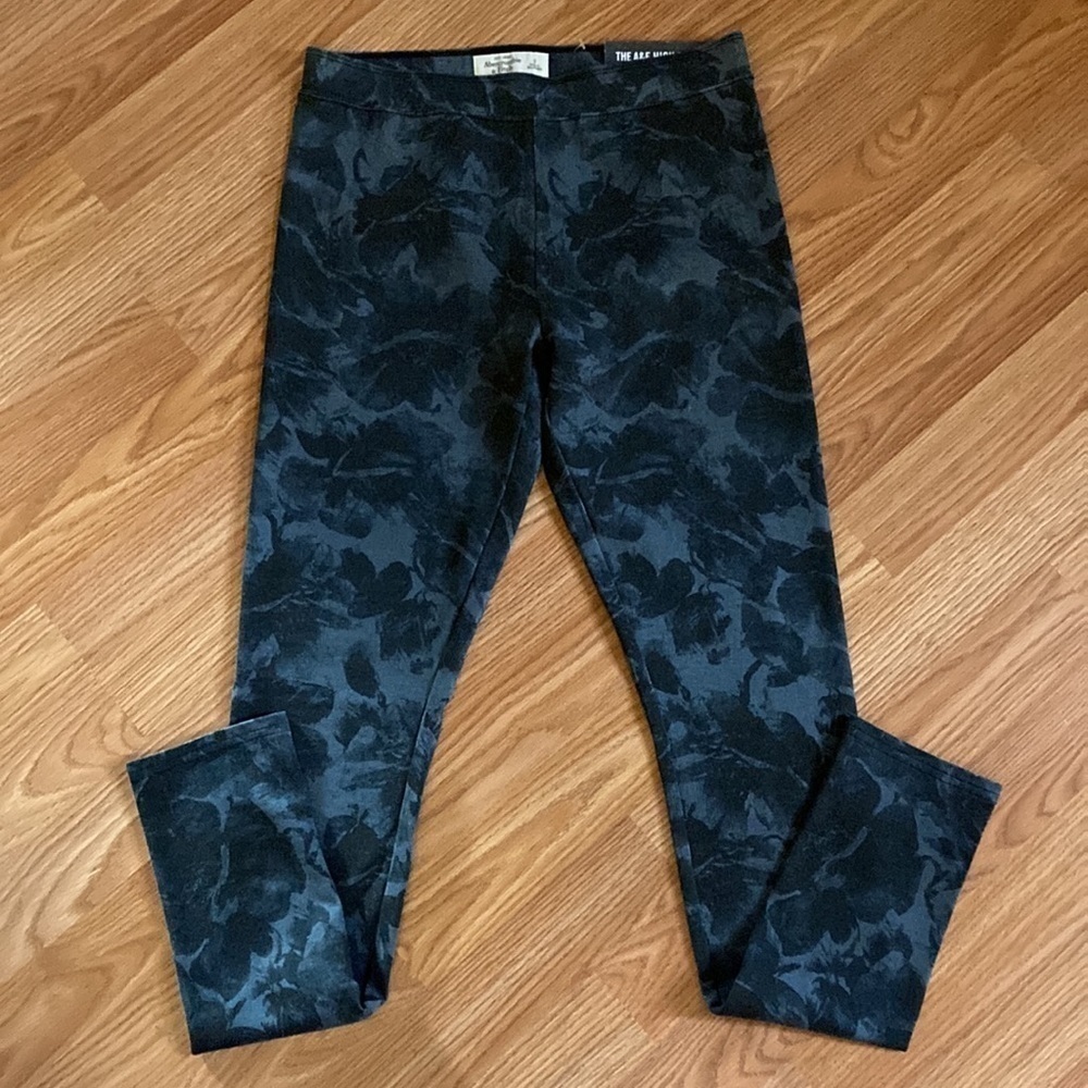 NWT Abercrombie and Fitch leggings